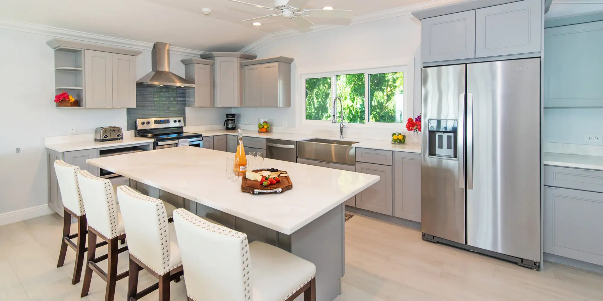 Blue Serenity – 4BR Beachfront Villa, South Coast photo 1