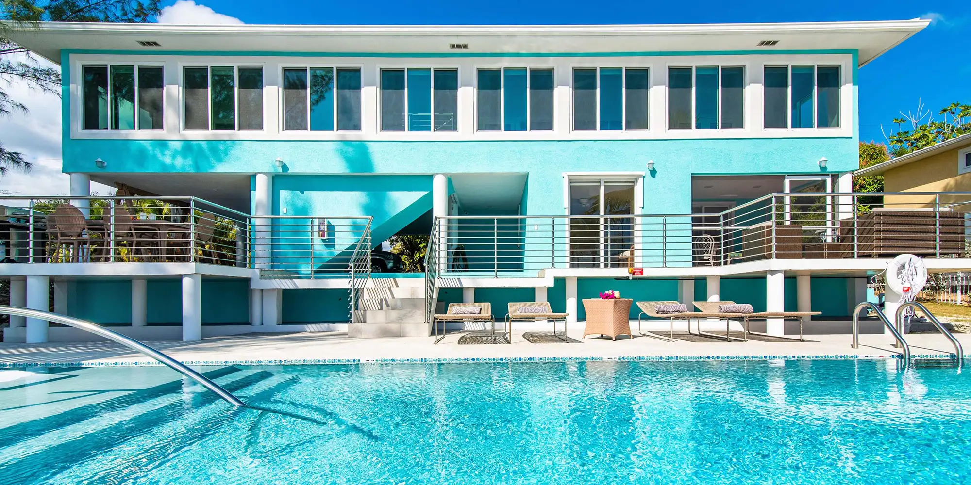 Blue Serenity – 4BR Beachfront Villa, South Coast photo 6