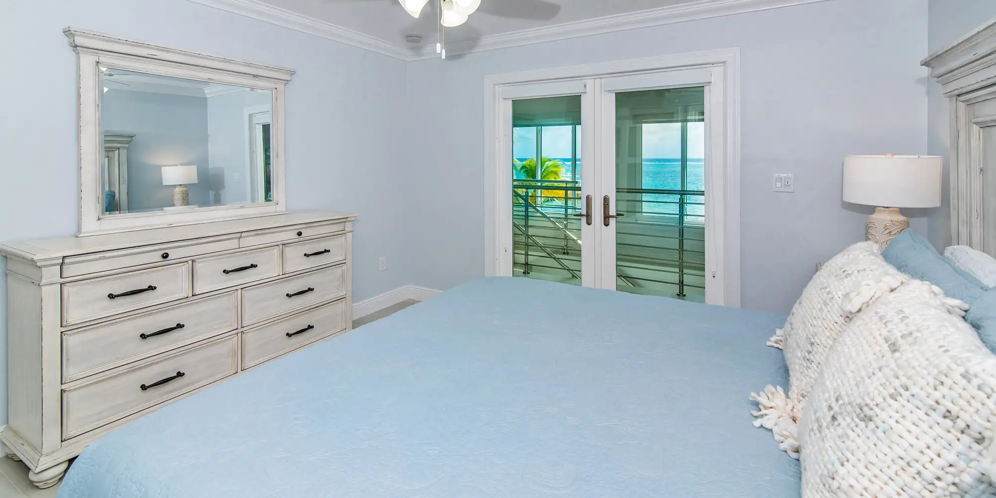 Blue Serenity – 4BR Beachfront Villa, South Coast photo 3