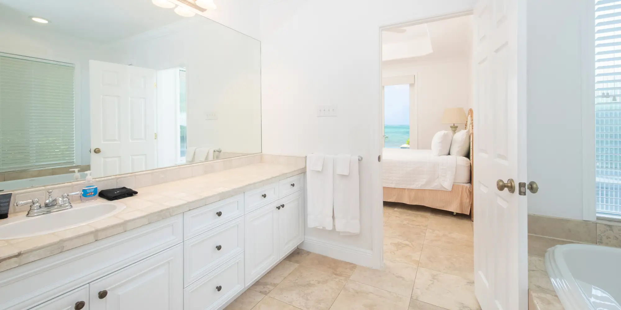 Hidden Treasure – 5BR Villa with Private Dock, South Coast photo 35