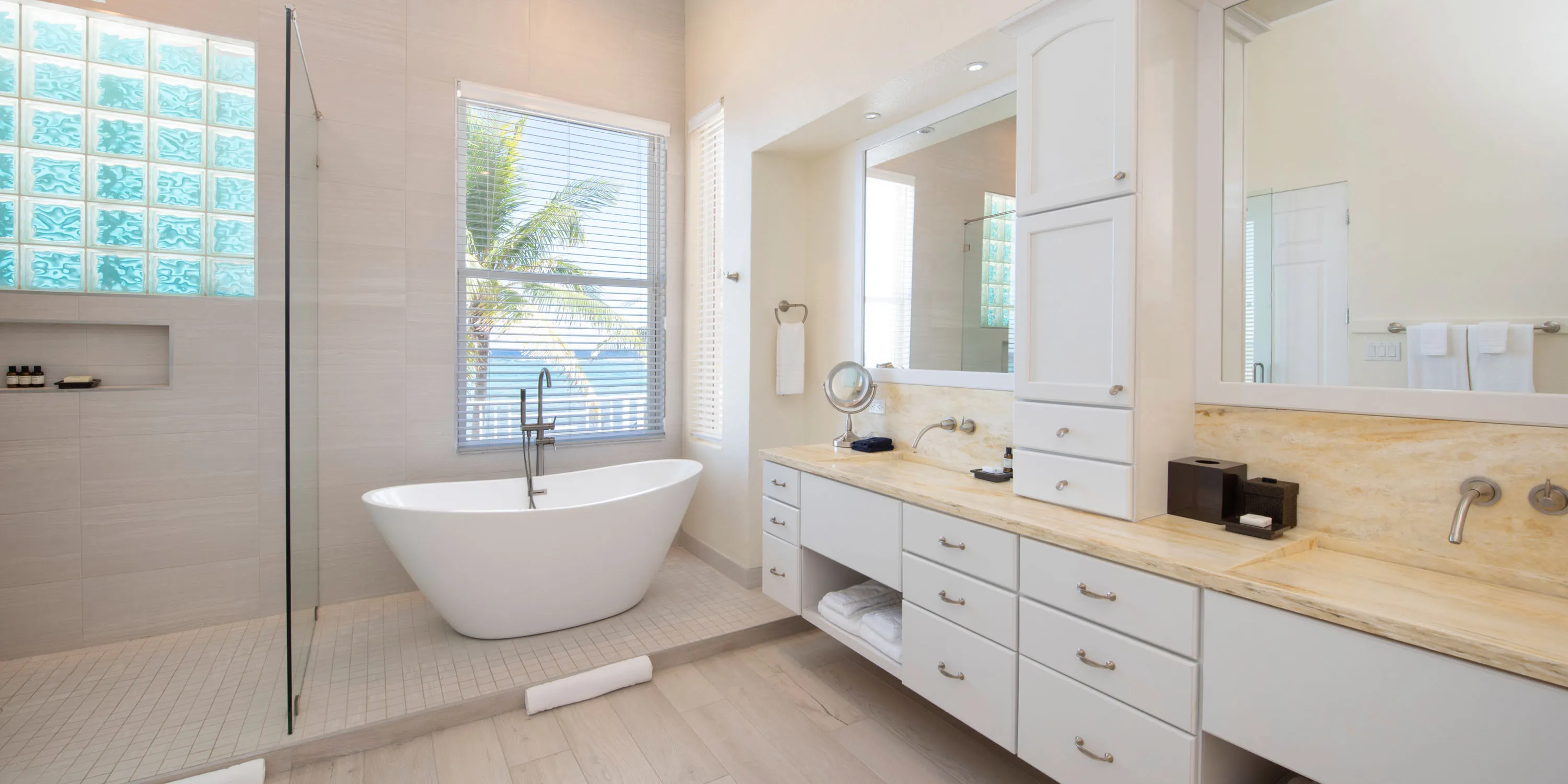 Kai Vista – 4BR Pool & Spa Villa, Rum Point photo 11
