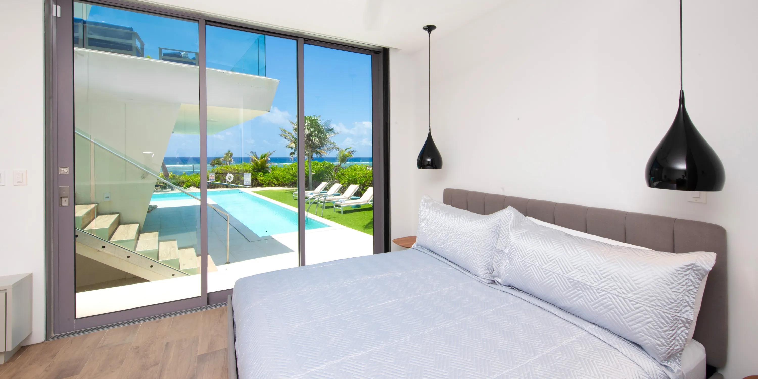 Olympus: 5-Bedroom Oceanfront Villa in Rum Point photo 4
