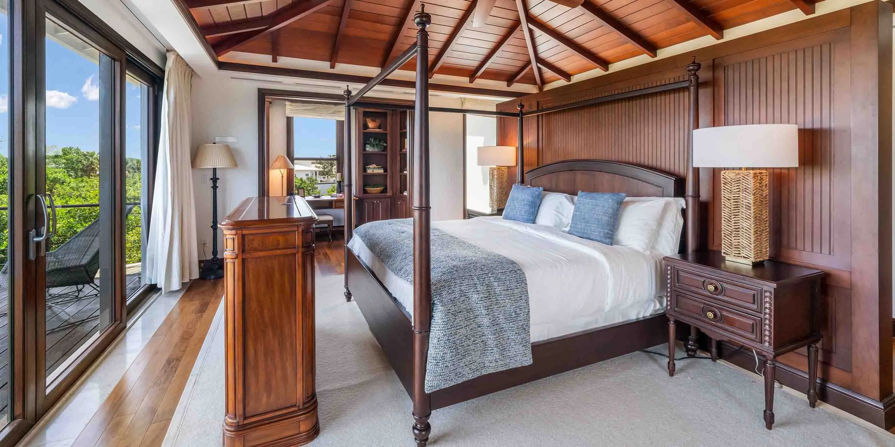 Ritz-Carlton Deckhouse #1: 5-Bedroom Villa on Seven Mile Beach photo 15