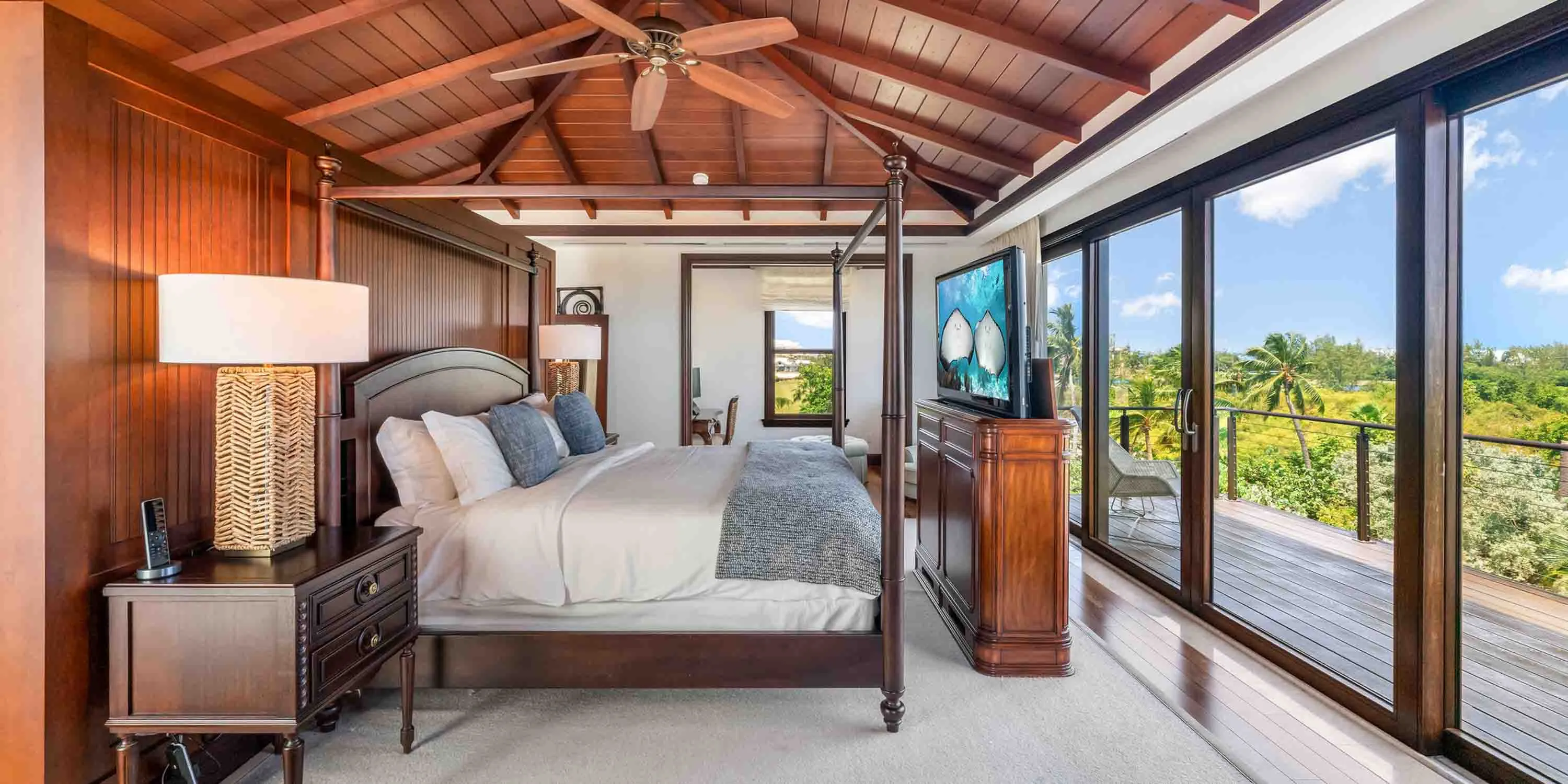Ritz-Carlton Deckhouse #1: 5-Bedroom Villa on Seven Mile Beach photo 16